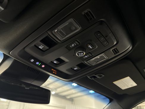 Used 2023 GMC Yukon SLT w/ SLT Premium Package AWD/4WD image 12