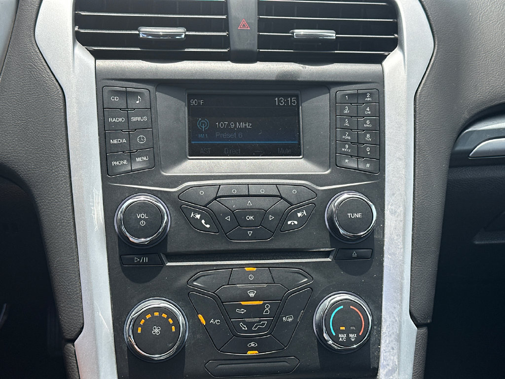 Used 2015 Ford Fusion SE FWD image 27