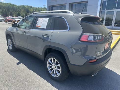 Used 2021 Jeep Cherokee Latitude Lux w/ Comfort/Convenience Group image 10