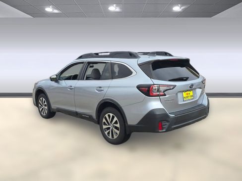 Used 2021 Subaru Outback Premium image 3