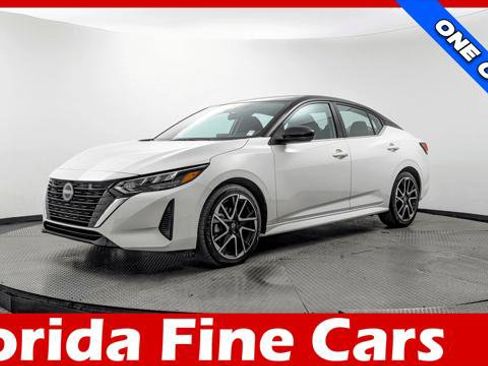 Used 2025 Nissan Sentra SR FWD image 1