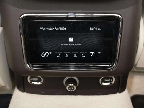 Used 2022 Bentley Bentayga AWD/4WD image 63