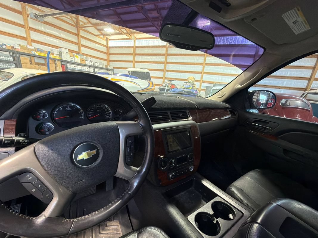 Used 2012 Chevrolet Suburban LT w/ Luxury Package AWD/4WD image 13