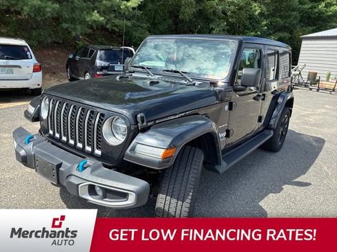 Used 2022 Jeep Wrangler Unlimited Sahara w/ Cold Weather Group AWD/4WD image 4