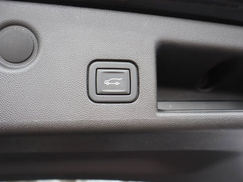 Used 2023 Chevrolet Equinox RS FWD image 23