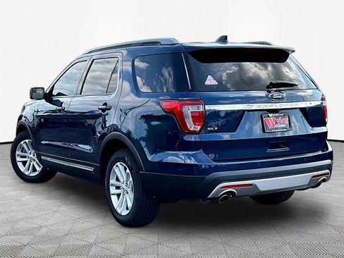 Used 2017 Ford Explorer XLT w/ Equipment Group 201A FWD image 4