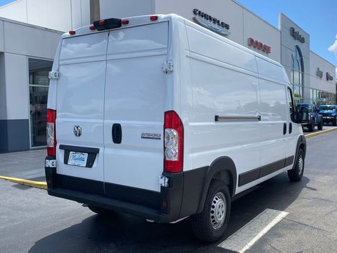 Used 2025 RAM ProMaster 2500 w/ Convenience Group FWD image 9