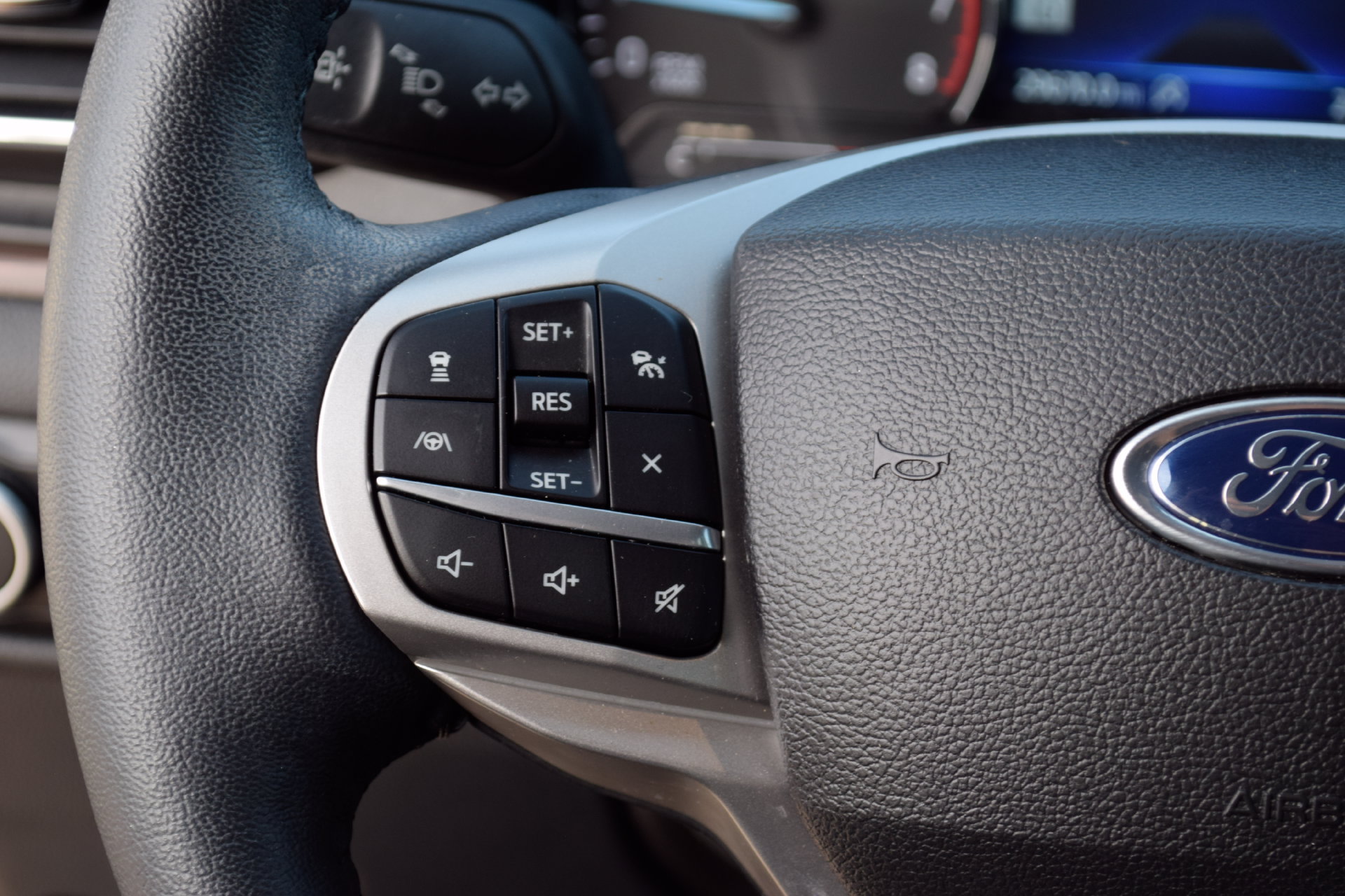 Certified 2023 Ford Explorer Limited w/ Limited Technology Package RWD image 8