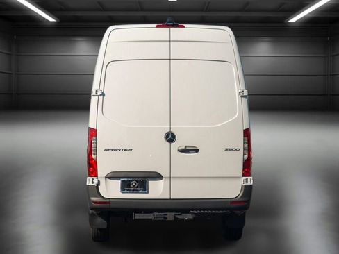 Used 2024 Mercedes-Benz Sprinter 2500 image 4