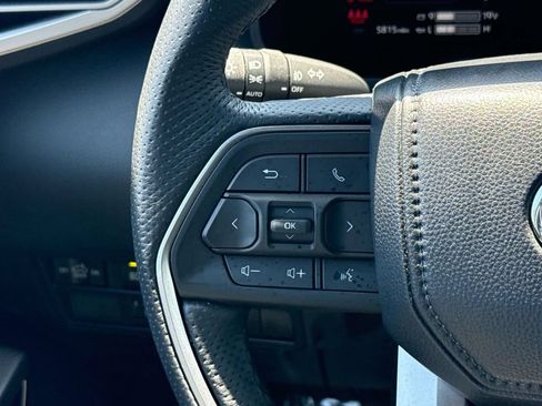 Used 2025 Toyota Tundra Limited AWD/4WD image 18