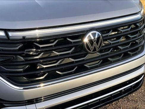 Used 2024 Volkswagen Atlas Cross Sport SEL R-Line image 30