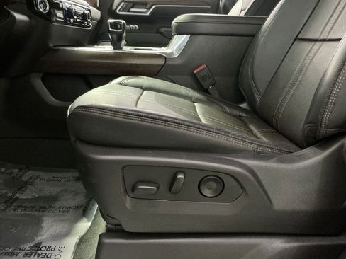 Used 2025 Chevrolet Silverado 1500 High Country AWD/4WD image 15