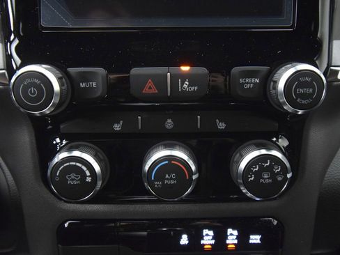 New 2026 RAM 1500 4x4 Crew Cab image 23