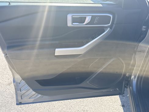 Used 2023 Ford Explorer XLT image 16