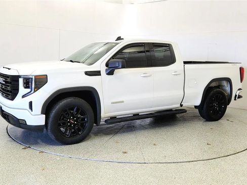 Used 2023 GMC Sierra 1500 Elevation w/ LPO, Elevation Black Package AWD/4WD image 4