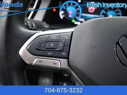 Used 2025 Volkswagen Atlas Cross Sport SE FWD image 28