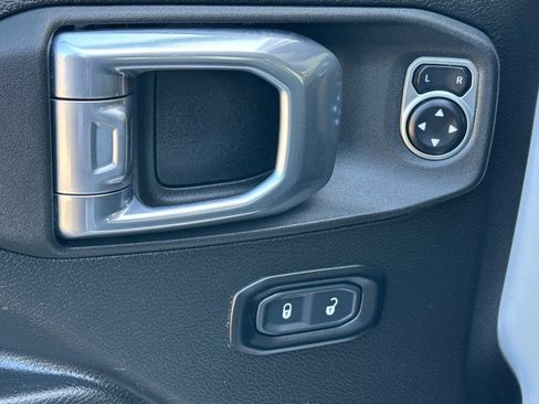 Used 2024 Jeep Wrangler Unlimited AWD/4WD image 12