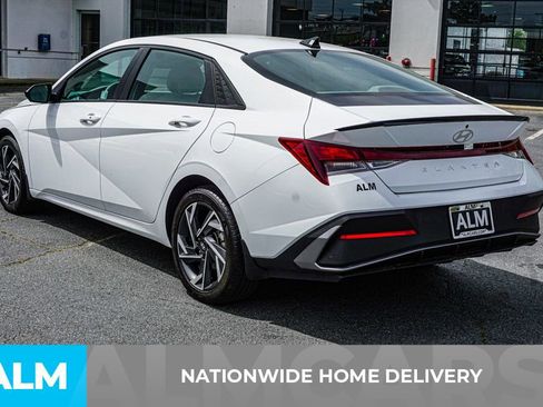 Used 2025 Hyundai Elantra Sport image 5