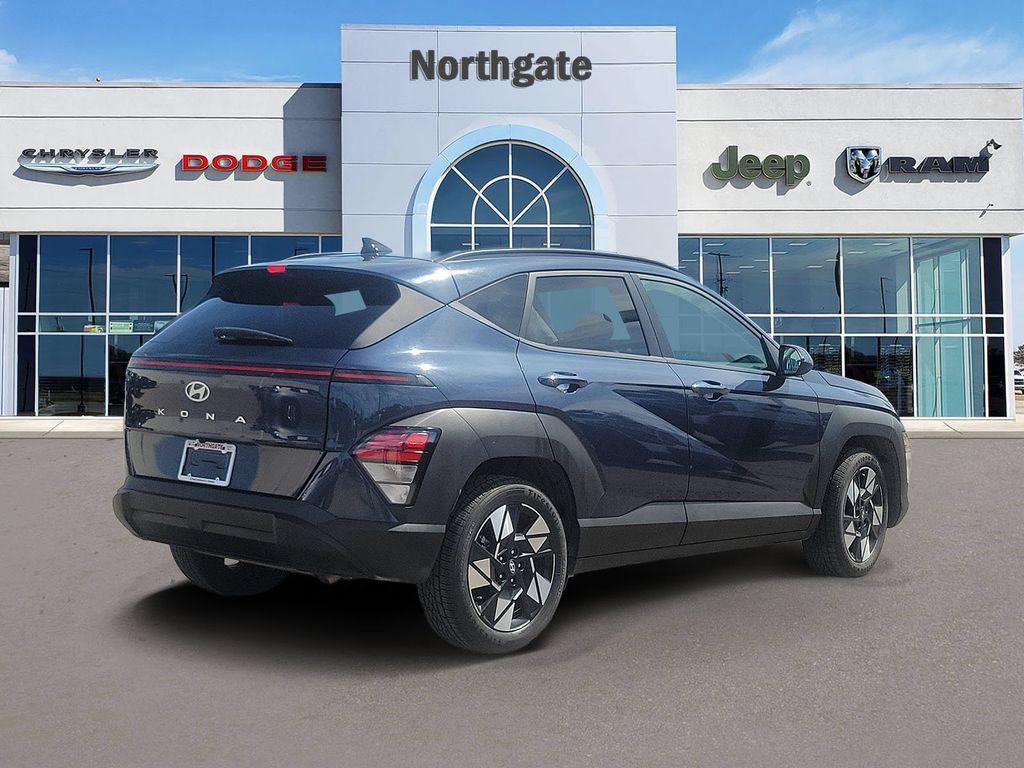 Used 2025 Hyundai Kona SEL FWD image 4