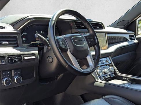 Used 2023 GMC Yukon XL Denali AWD/4WD image 10