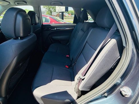 Used 2011 Kia Sorento 2WD w/ Convenience Pkg image 11