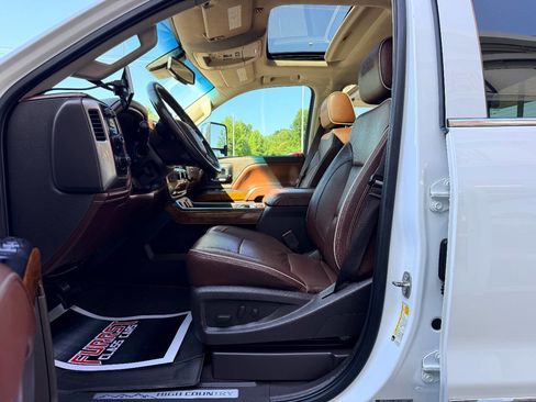 Used 2016 Chevrolet Silverado 2500 High Country w/ Duramax Plus Package AWD/4WD image 20