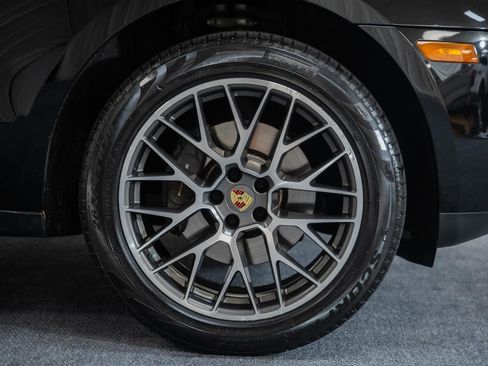 Used 2018 Porsche Macan AWD/4WD image 21