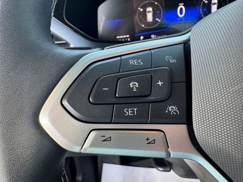 Used 2024 Volkswagen Taos SE FWD image 16