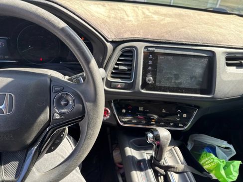Used 2022 Honda HR-V EX image 2