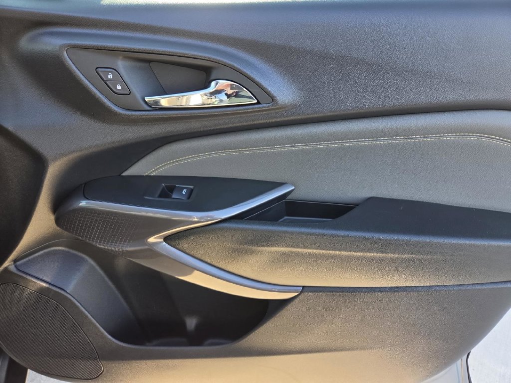 Used 2025 Chevrolet Trax ACTIV w/ Driver Confidence Package FWD image 7
