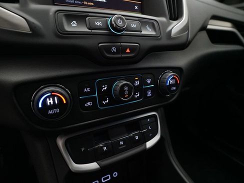 Used 2024 GMC Terrain SLE w/ Driver Convenience Package image 21