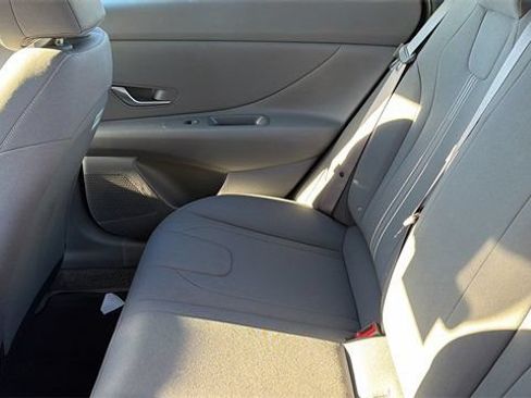 Used 2025 Hyundai Elantra Hybrid FWD image 28