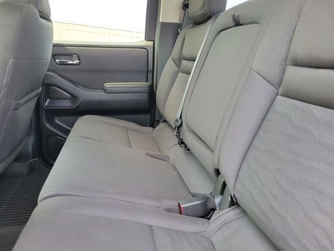Used 2022 Nissan Frontier SV AWD/4WD image 11