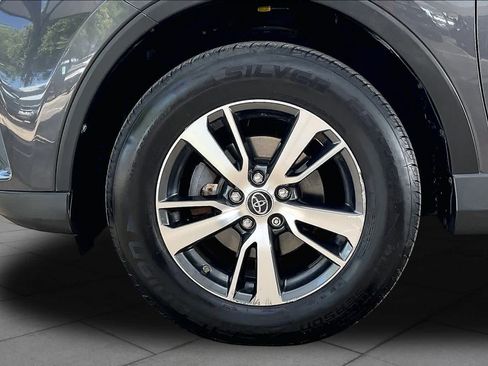 Used 2018 Toyota RAV4 XLE AWD/4WD image 11
