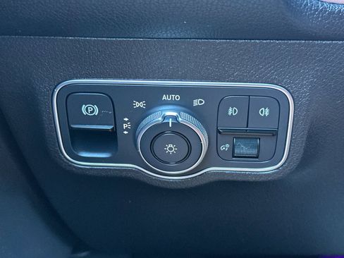 Certified 2023 Mercedes-Benz GLB 250 image 30