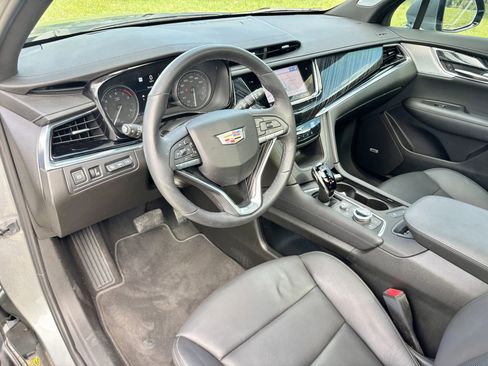 Used 2025 Cadillac XT6 Premium Luxury w/ Technology Package FWD image 9