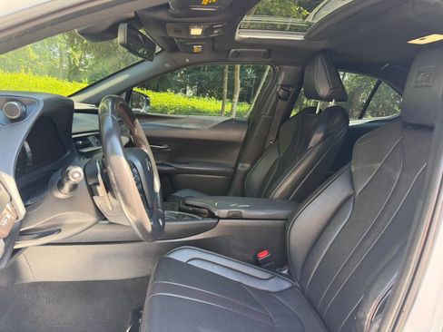 Used 2019 Lexus UX 200 F Sport w/ F Sport Premium Package FWD image 16