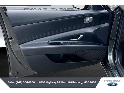 Used 2026 Hyundai Elantra SE FWD image 17
