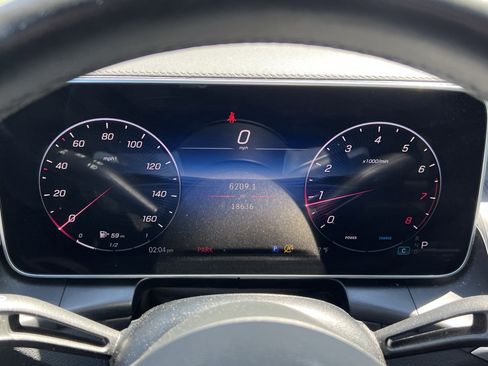 Used 2025 Mercedes-Benz GLC 300 4MATIC image 21