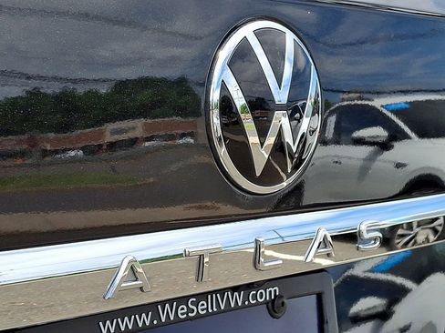 Used 2023 Volkswagen Atlas Cross Sport SE AWD/4WD image 30