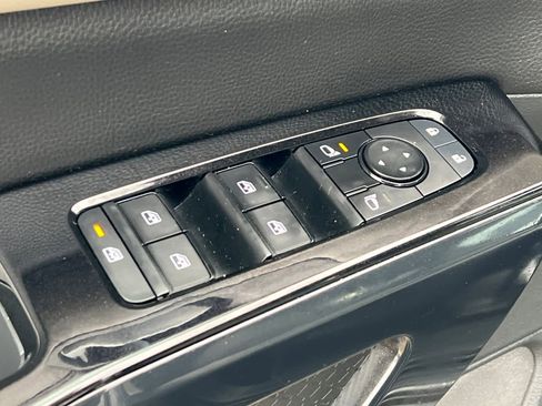 Used 2022 Nissan Pathfinder SV w/ SV Premium Package image 14