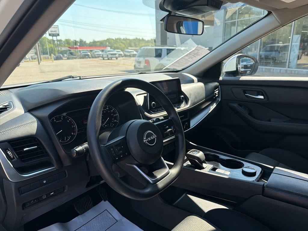 Used 2024 Nissan Rogue SV AWD/4WD image 25
