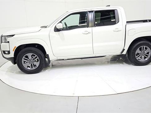 Certified 2025 Nissan Frontier SV w/ SV Convenience Package RWD image 5