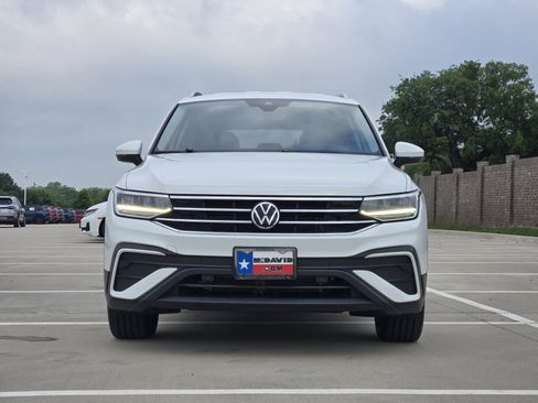 Used 2022 Volkswagen Tiguan SE image 2