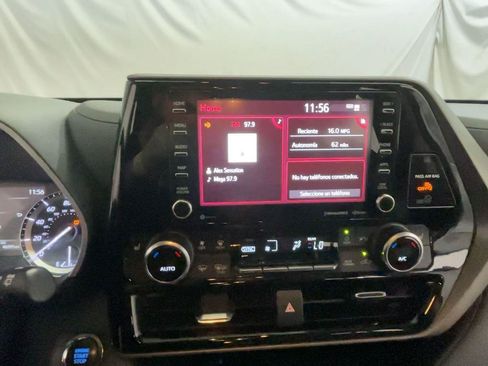 Used 2022 Toyota Highlander XLE AWD/4WD image 35