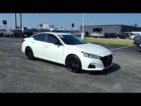 Used 2022 Nissan Altima 2.5 SR w/ Midnight Edition Package image 2