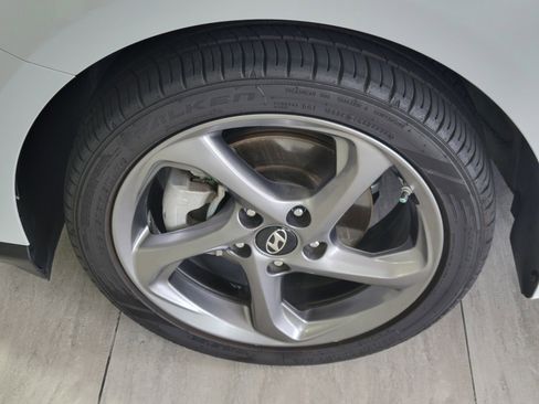 Used 2020 Hyundai Veloster 2.0 FWD image 9