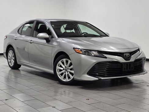 Certified 2019 Toyota Camry LE w/ Convenience Package image 2