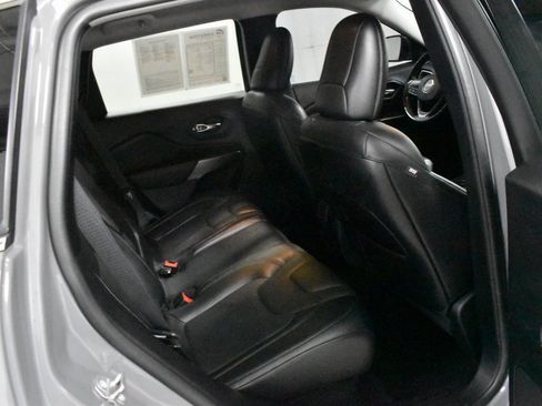 Used 2020 Jeep Cherokee Latitude Lux w/ Comfort/Convenience Group image 17