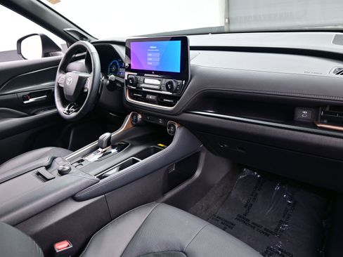 Used 2025 Toyota Grand Highlander MAX Platinum image 15